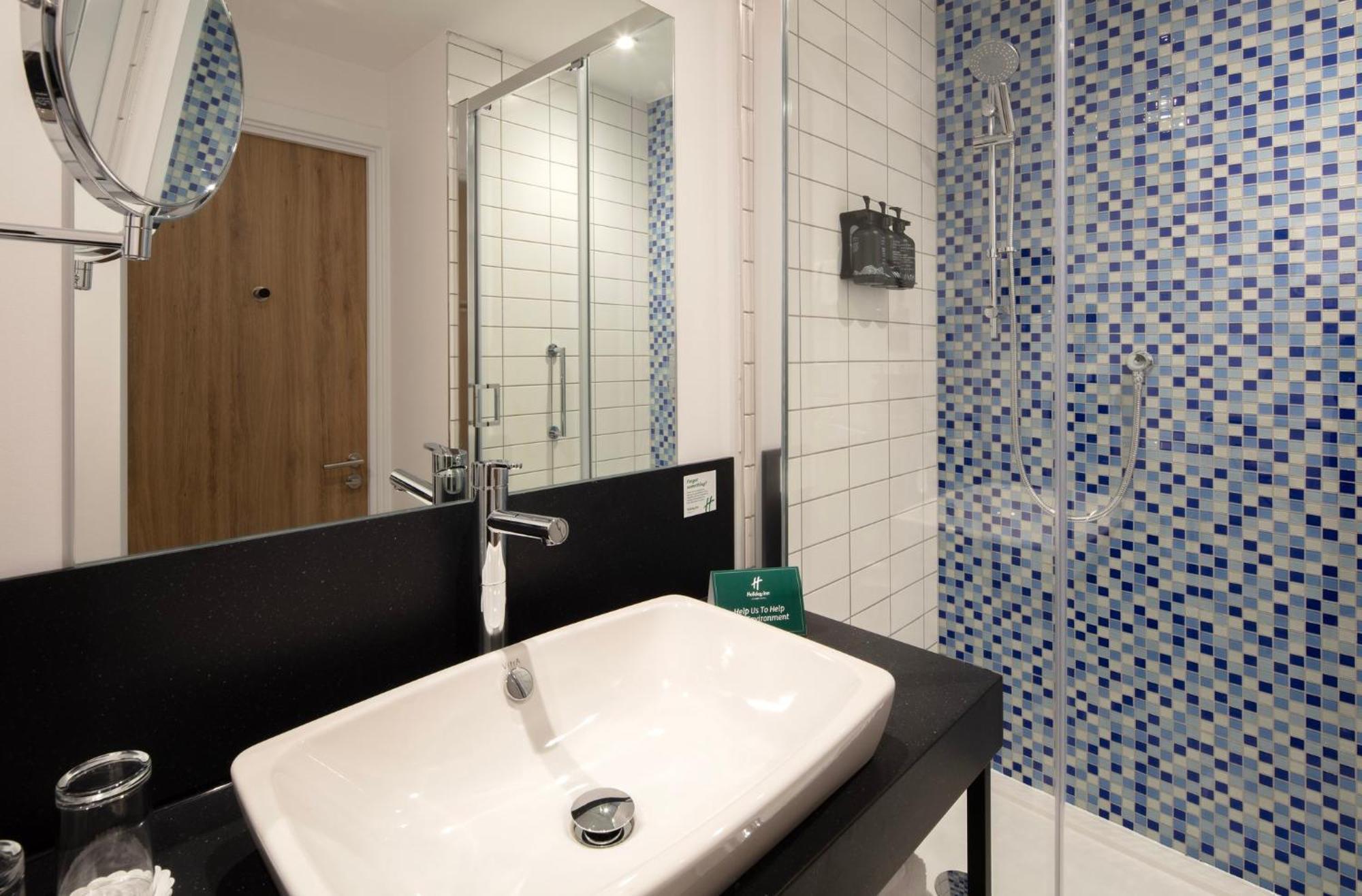- Centre By Ihg Отель