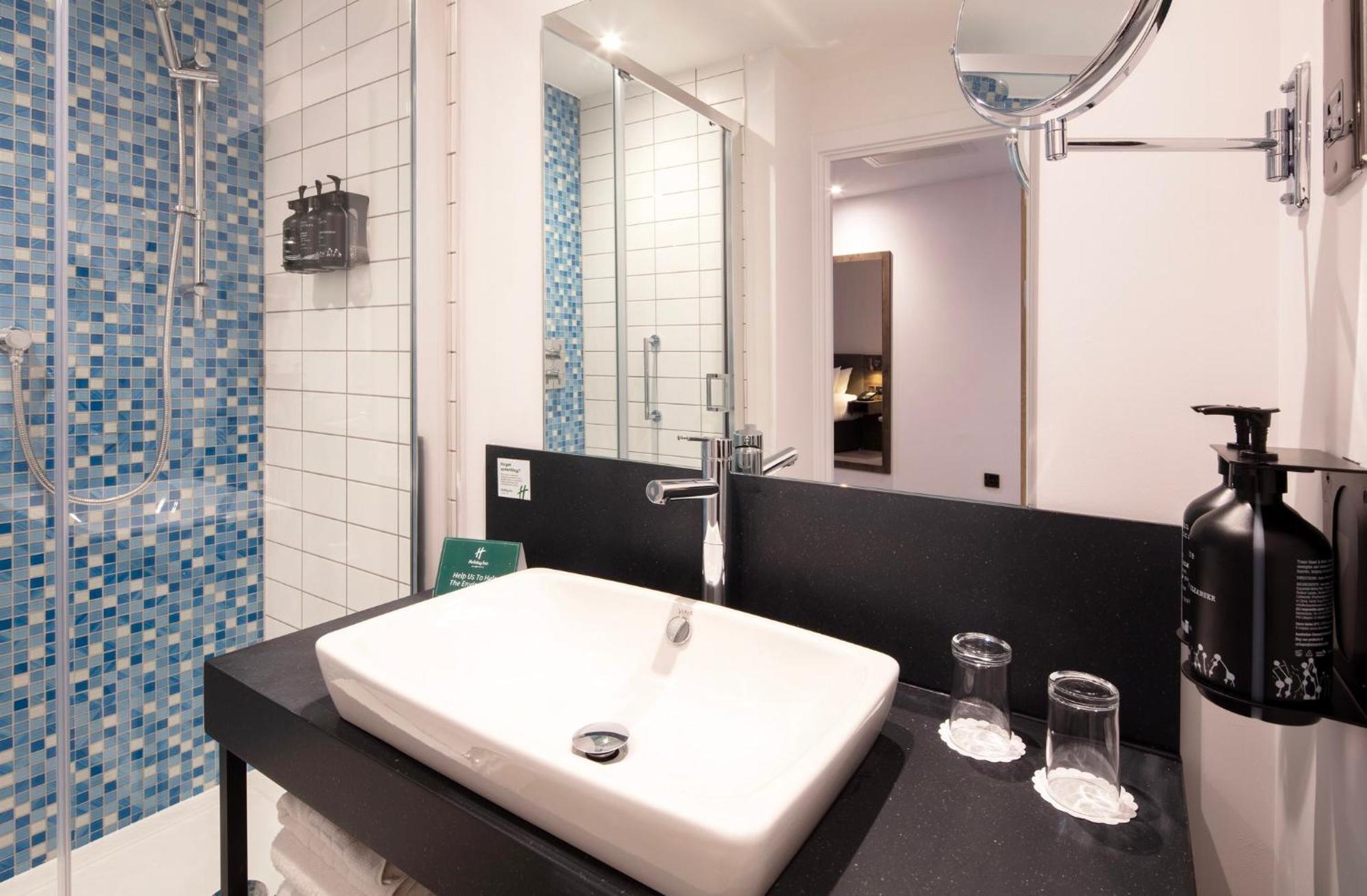 Отель - Centre By Ihg 4*